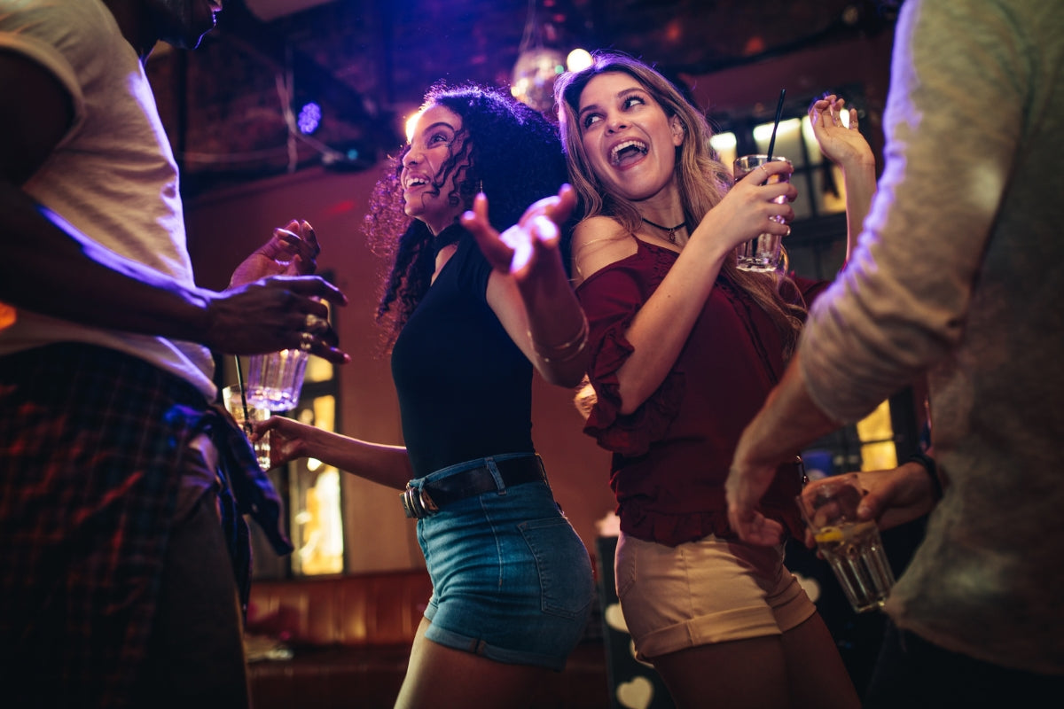 playa del ingles nightlife, girls dancing and having fun