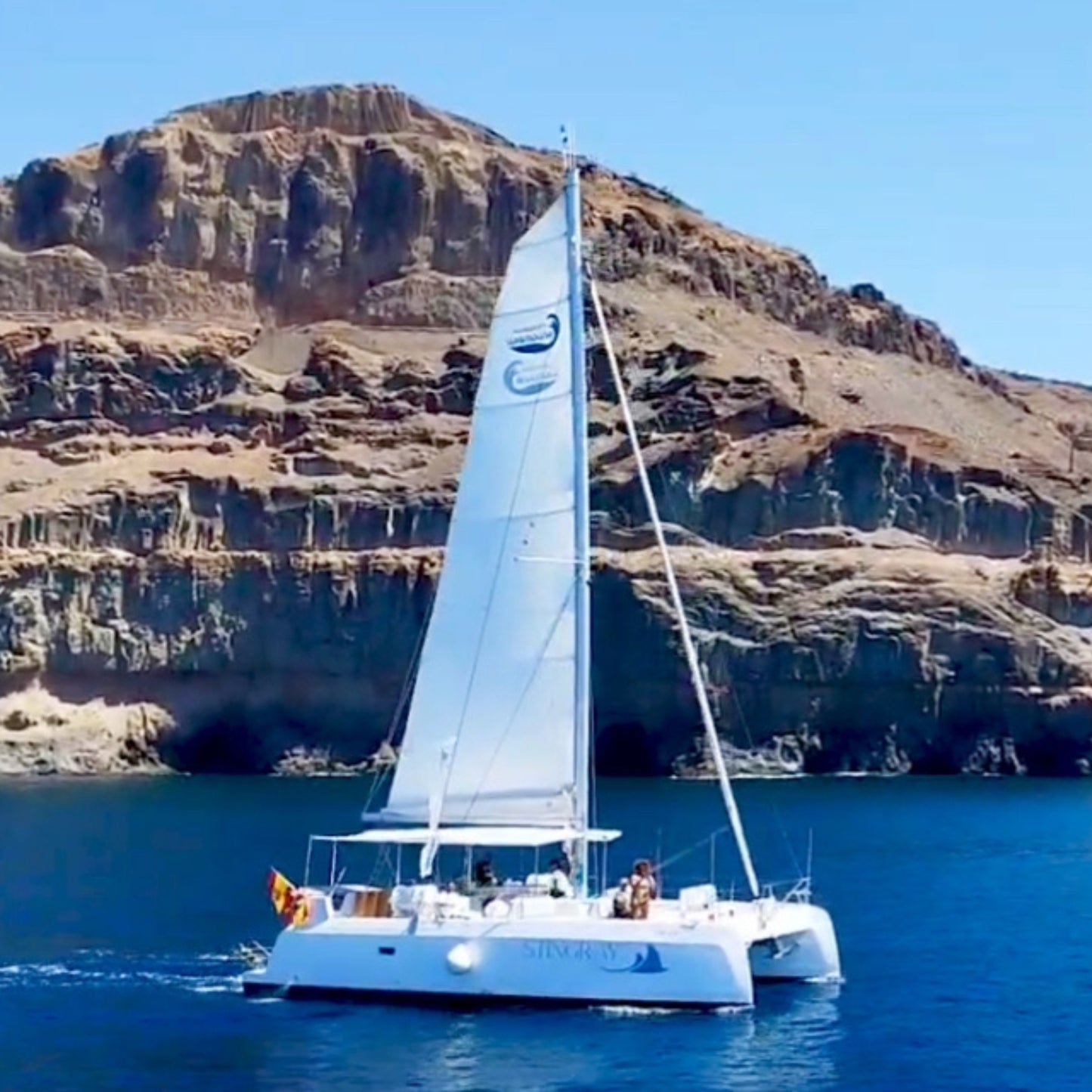 stingray catamaran gran canaria - lateral view