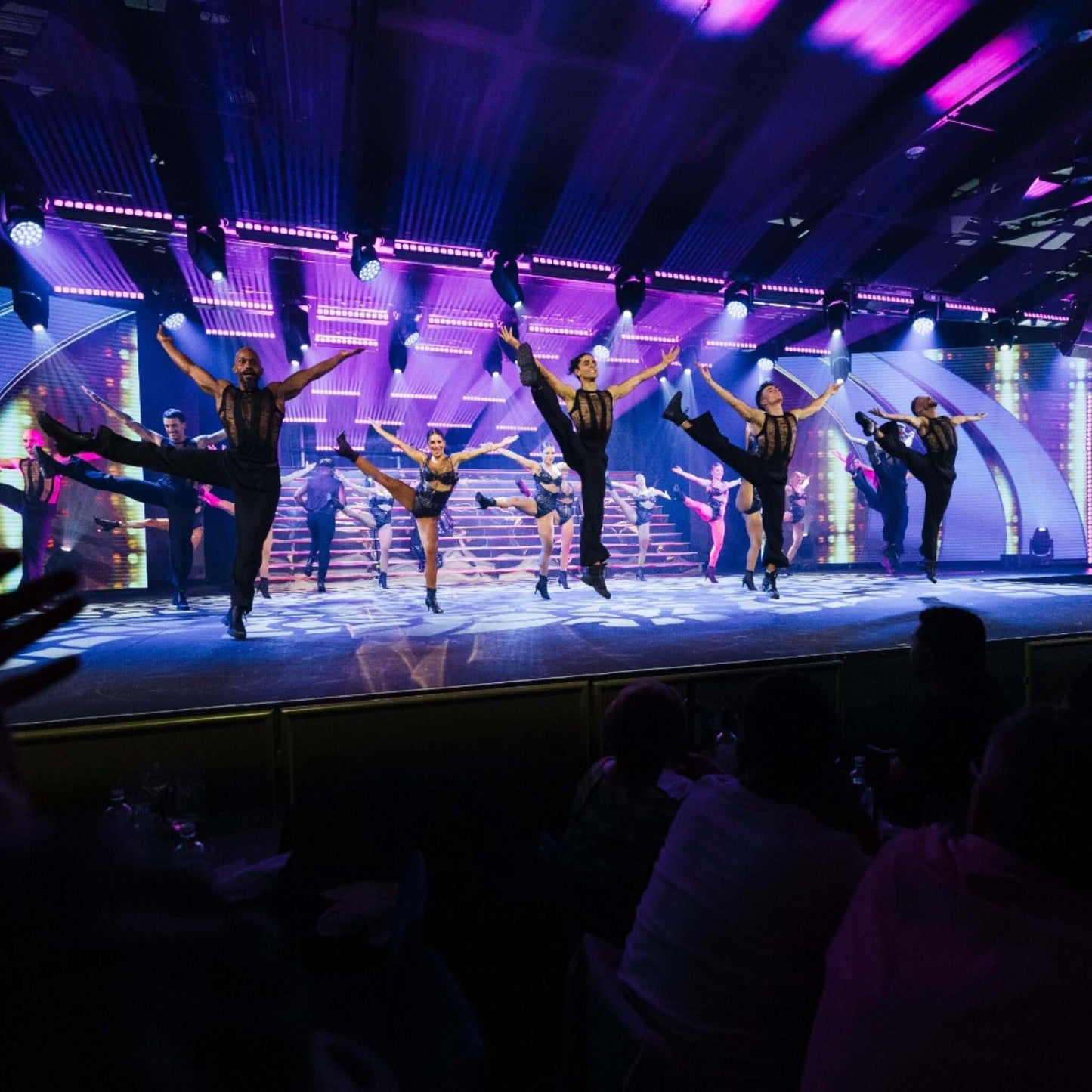 sala scala gran canaria, dancers jumping