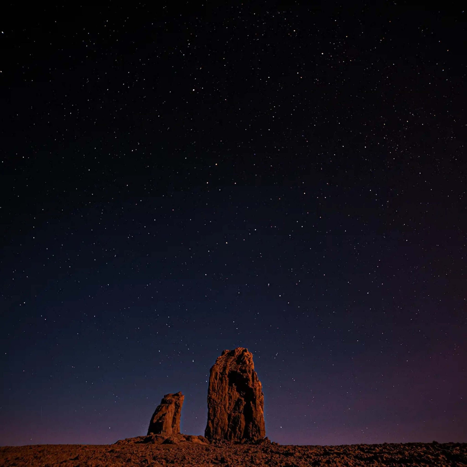 Starlit sky with rock formations during the Sunset & Stargazing Tour in Gran Canaria.