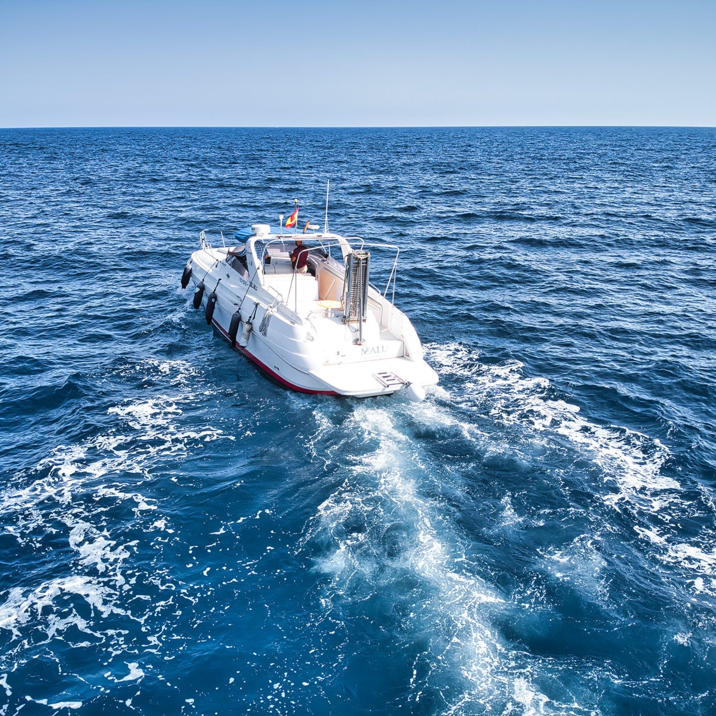 Gui Gui Yacht Tour Gran Canaria | Private & Shared Cruise - A yacht cruising in the ocean waters of Gran Canaria.